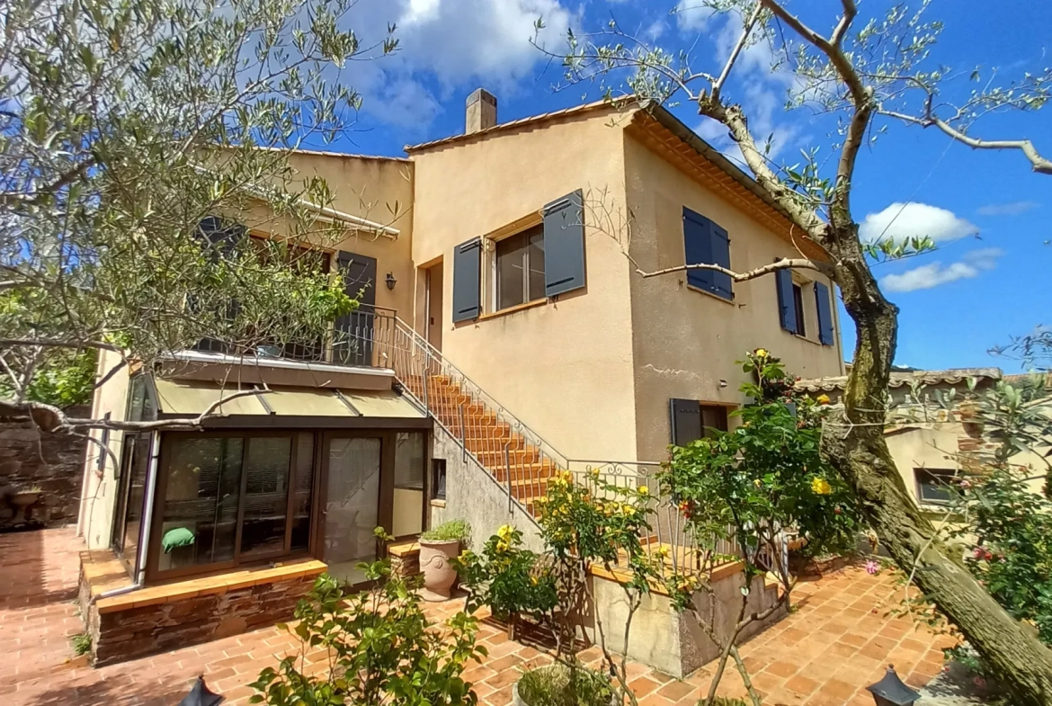 Grande maison avec appartement et vue panoramique à Le Poujol-sur-Orb 