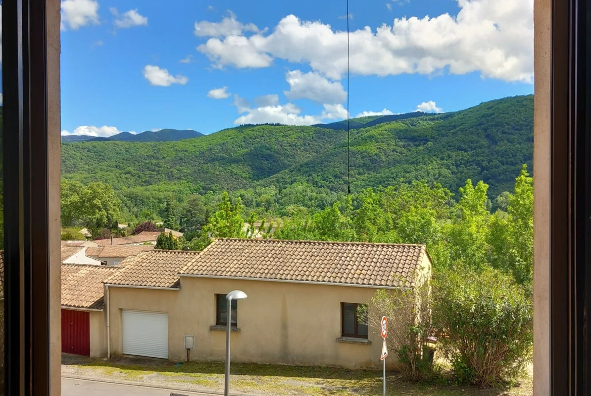 Grande maison avec appartement et vue panoramique à Le Poujol-sur-Orb 