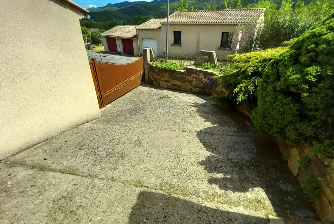 Grande maison avec appartement et vue panoramique à Le Poujol-sur-Orb 