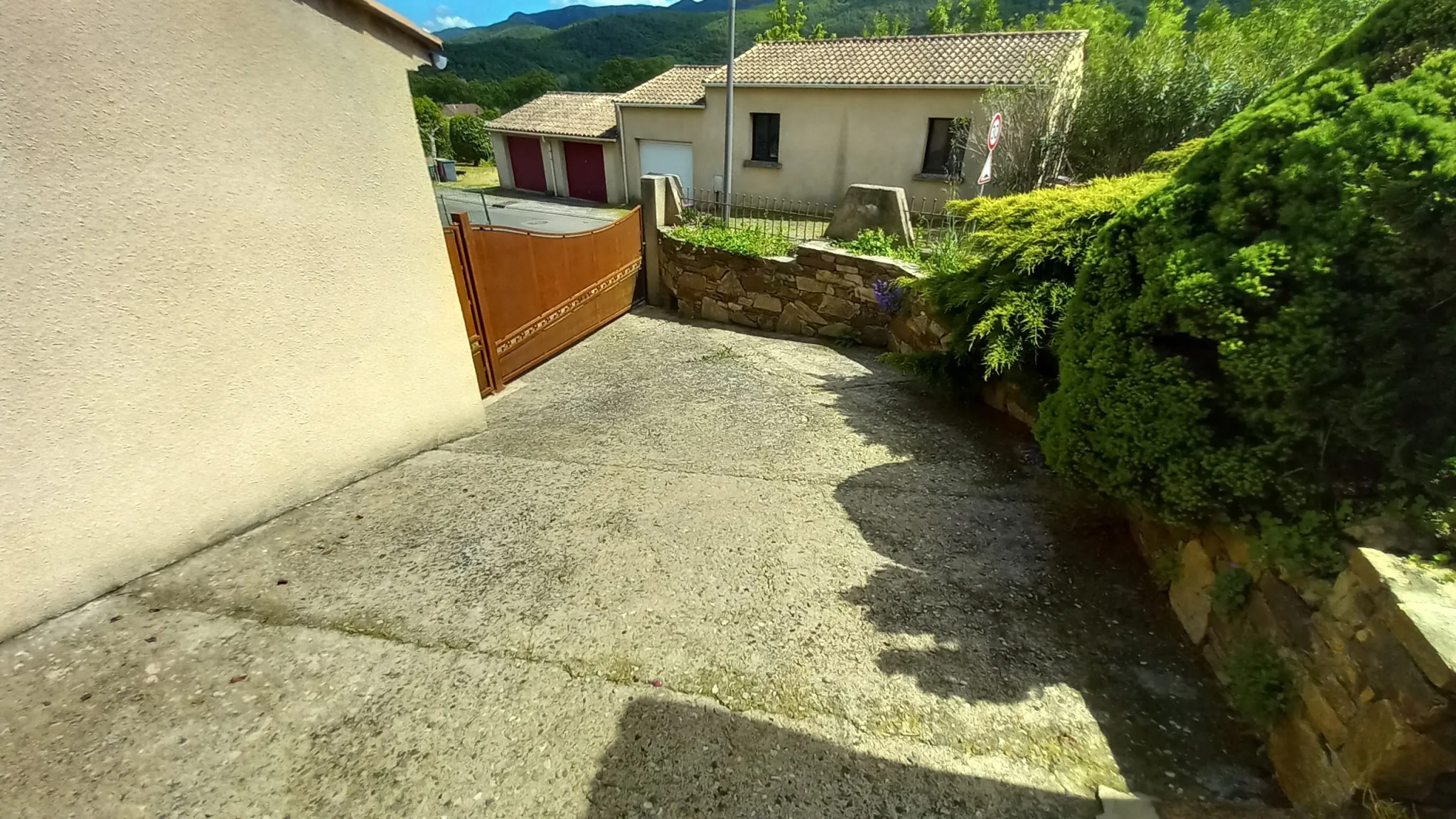 Grande maison avec appartement et vue panoramique à Le Poujol-sur-Orb 