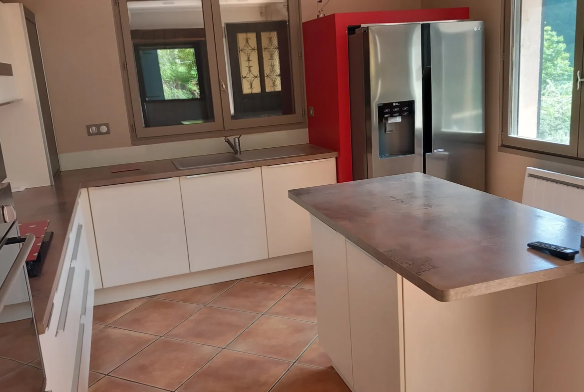 Grande maison avec appartement et vue panoramique à Le Poujol-sur-Orb 