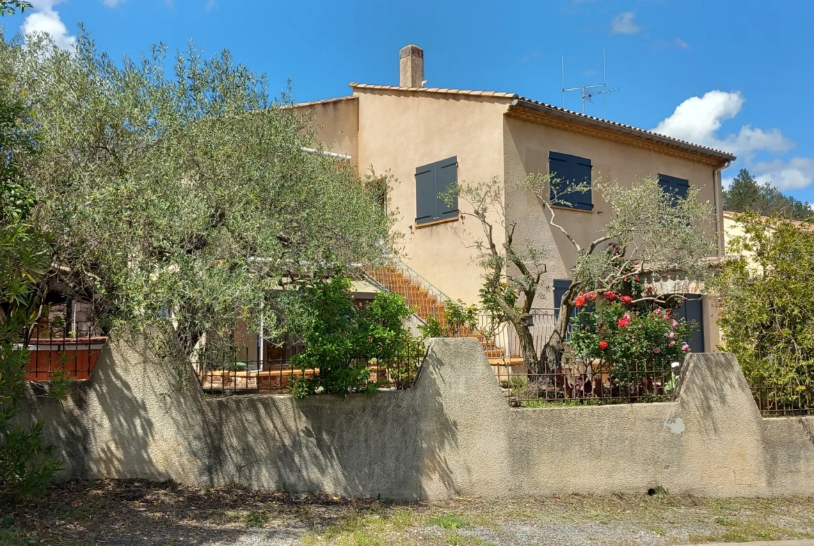 Grande maison avec appartement et vue panoramique à Le Poujol-sur-Orb 