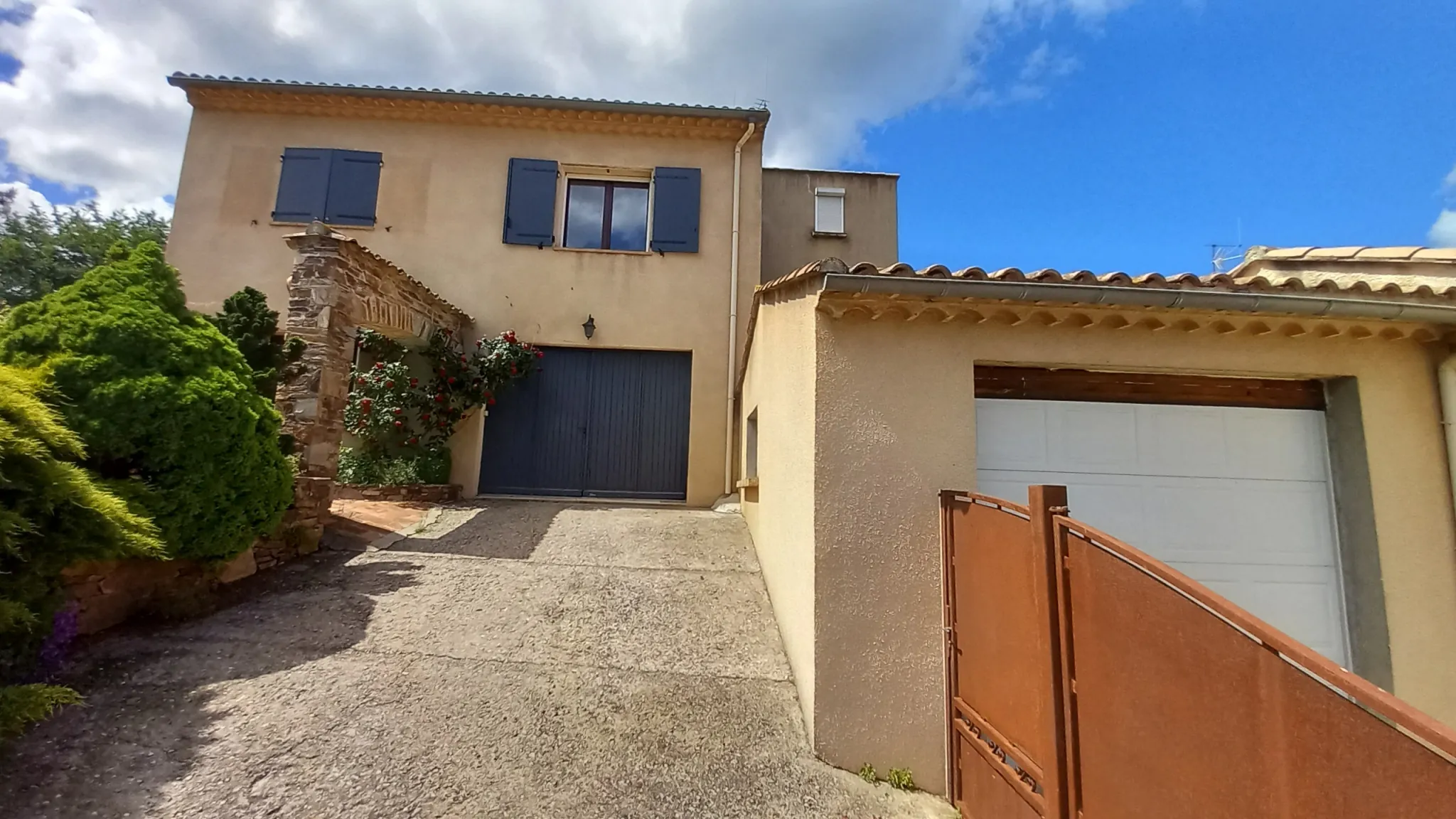 Grande maison avec appartement et vue panoramique à Le Poujol-sur-Orb 