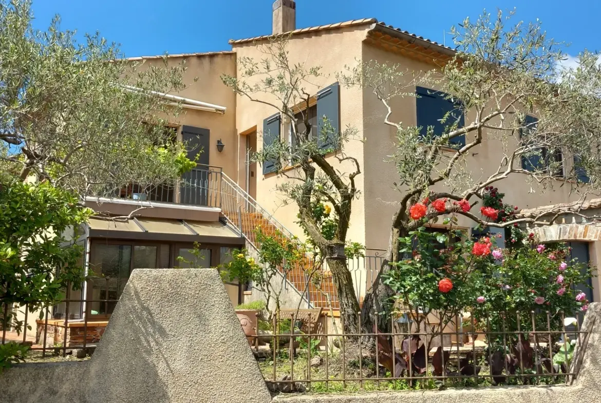 Grande maison avec appartement et vue panoramique à Le Poujol-sur-Orb 