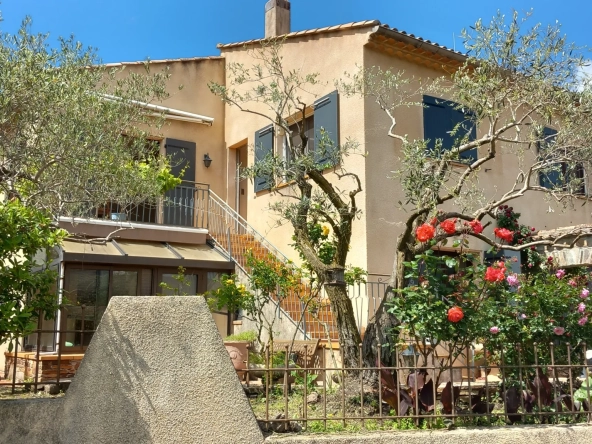 Grande maison avec appartement et vue panoramique à Le Poujol-sur-Orb