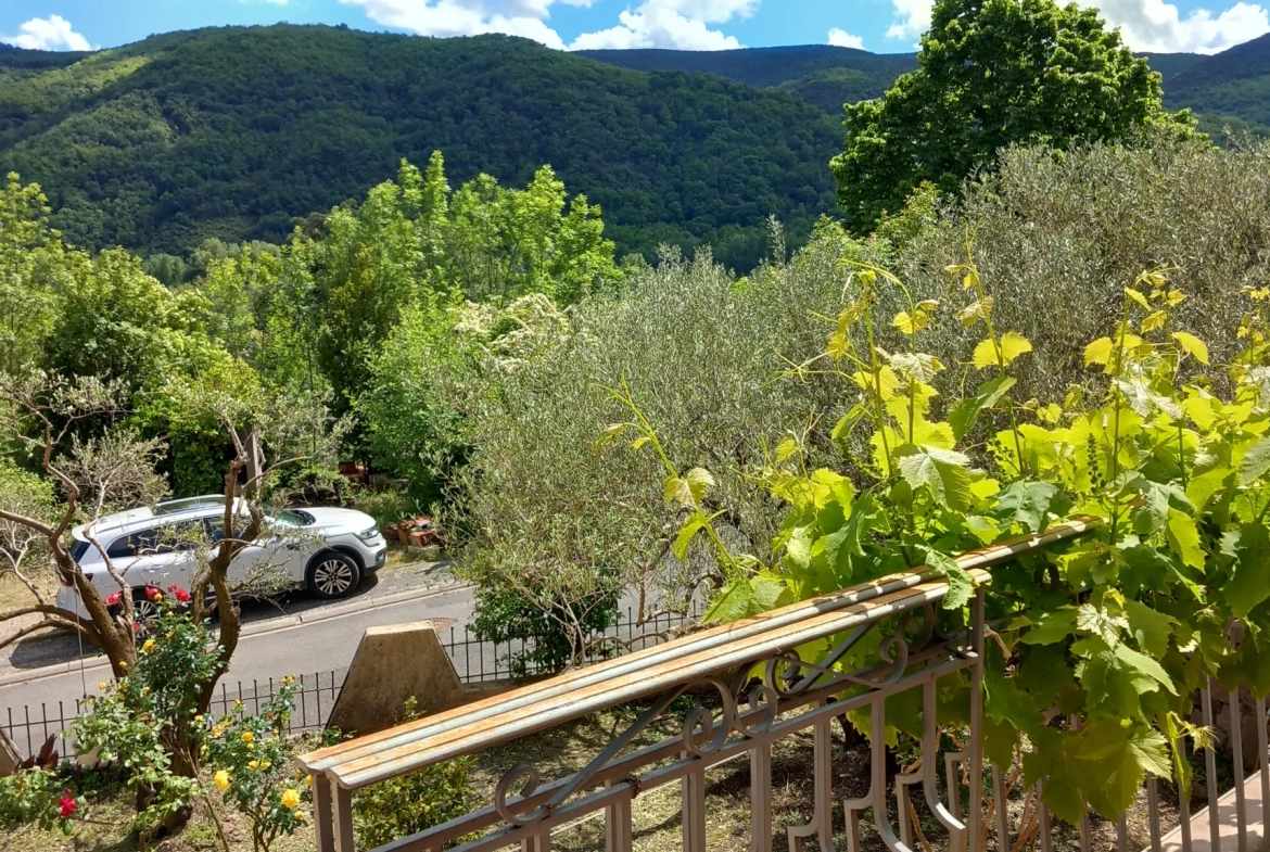 Grande maison avec appartement et vue panoramique à Le Poujol-sur-Orb 