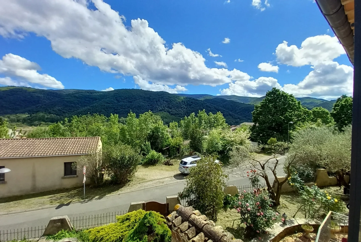 Grande maison avec appartement et vue panoramique à Le Poujol-sur-Orb 