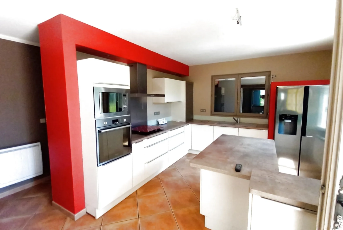 Grande maison avec appartement et vue panoramique à Le Poujol-sur-Orb 