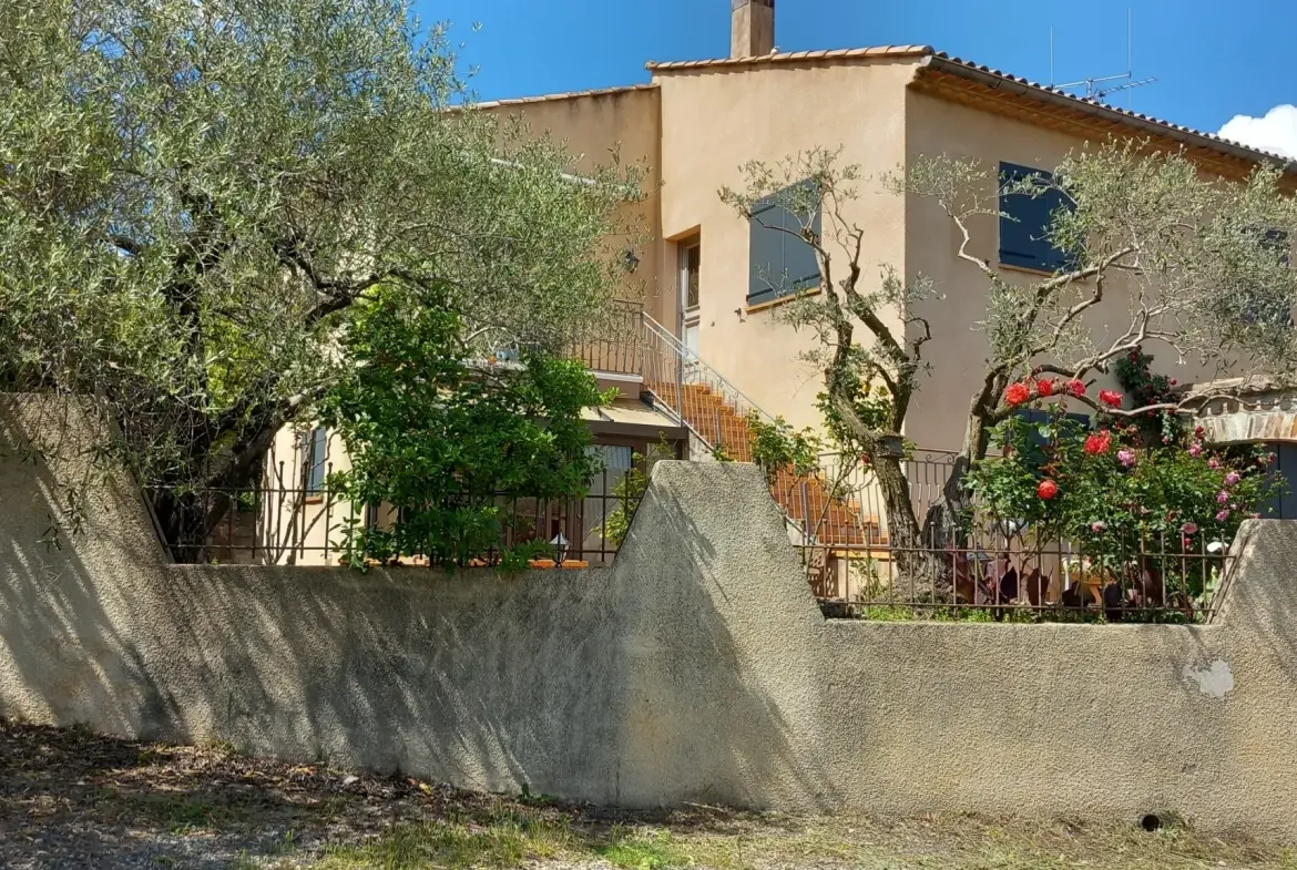 Grande maison avec appartement et vue panoramique à Le Poujol-sur-Orb 
