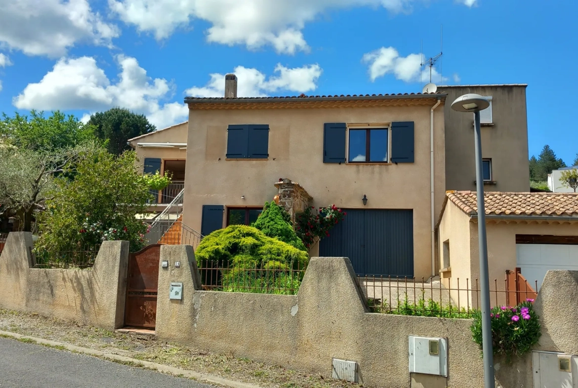 Grande maison avec appartement et vue panoramique à Le Poujol-sur-Orb 