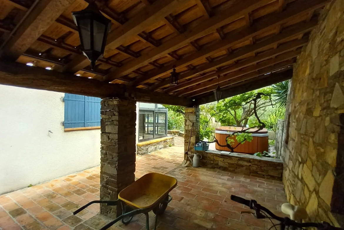 Grande maison avec appartement et vue panoramique à Le Poujol-sur-Orb 