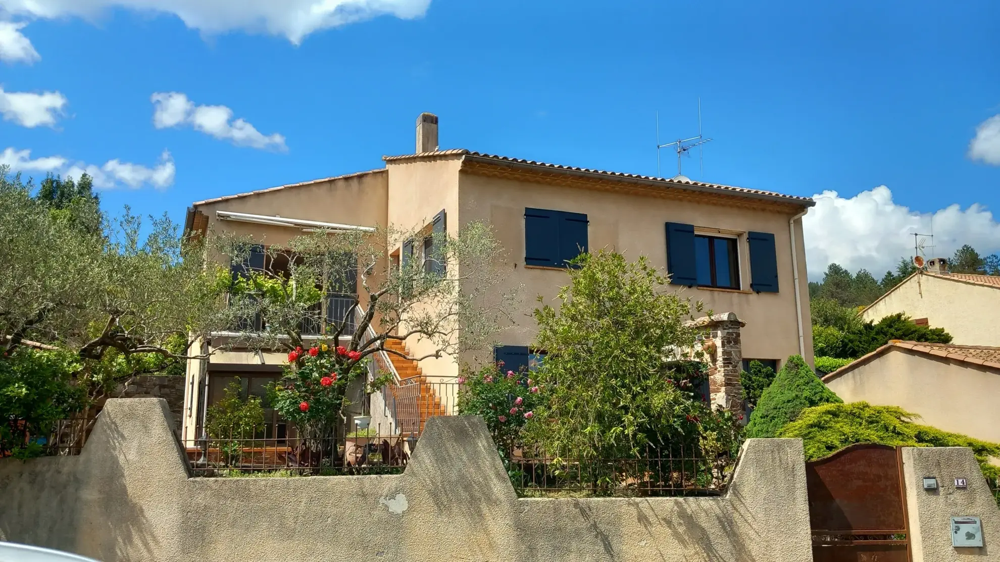 Grande maison avec appartement et vue panoramique à Le Poujol-sur-Orb 