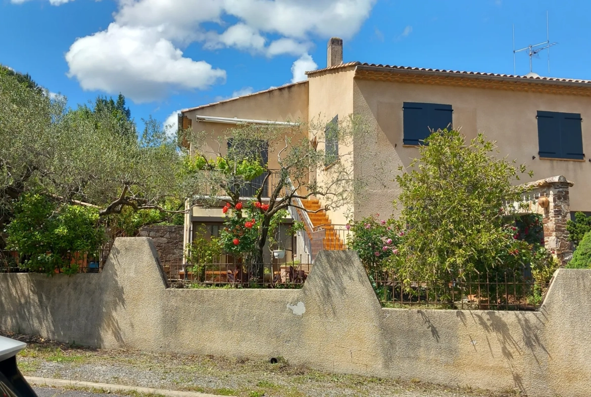 Grande maison avec appartement et vue panoramique à Le Poujol-sur-Orb 