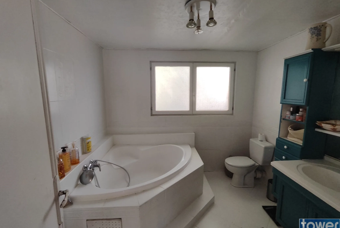 Maison familiale avec piscine, jacuzzi et grand terrain à Narbonne 