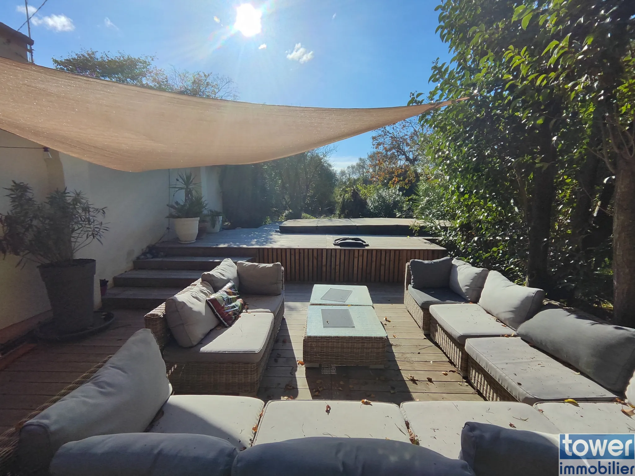 Maison familiale avec piscine, jacuzzi et grand terrain à Narbonne 