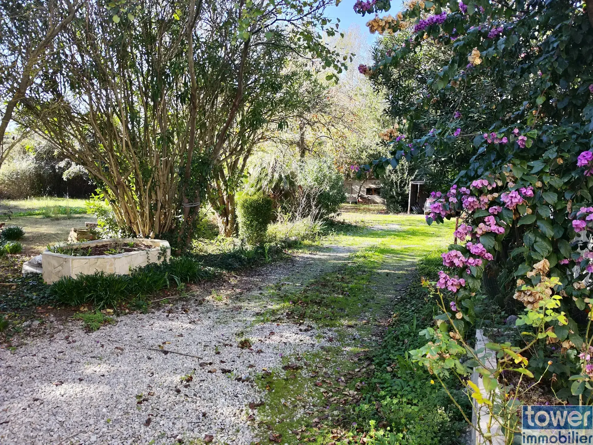 Maison familiale avec piscine, jacuzzi et grand terrain à Narbonne 