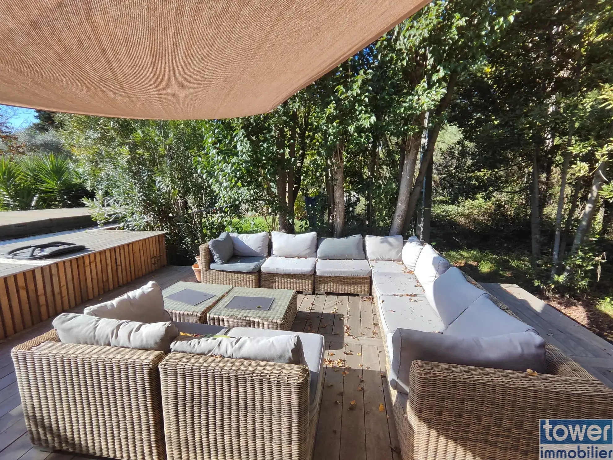 Maison familiale avec piscine, jacuzzi et grand terrain à Narbonne 