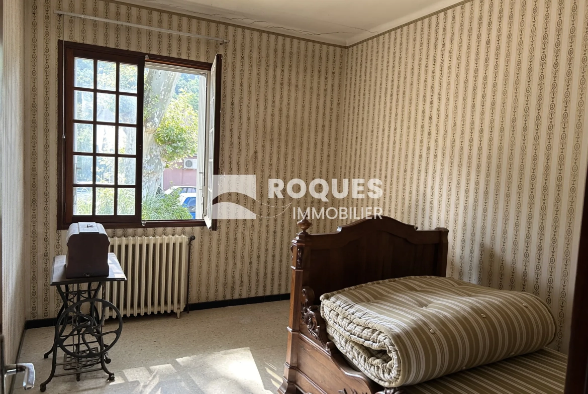 Maison à vendre de 132 m² avec terrain à Lodève, idéale pour rénovation 