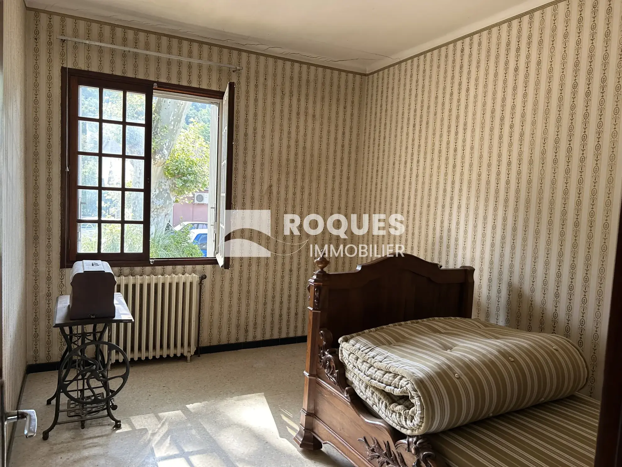 Maison à vendre de 132 m² avec terrain à Lodève, idéale pour rénovation 