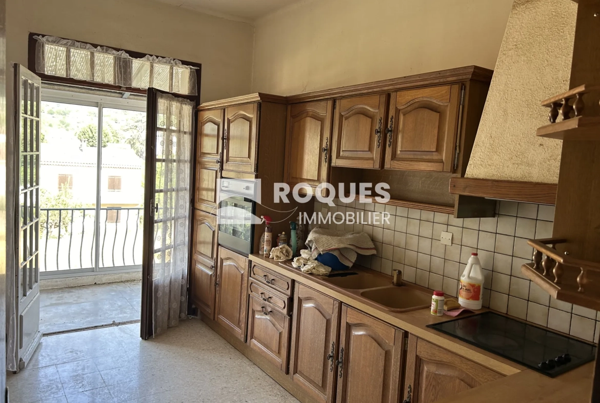 Maison à vendre de 132 m² avec terrain à Lodève, idéale pour rénovation 