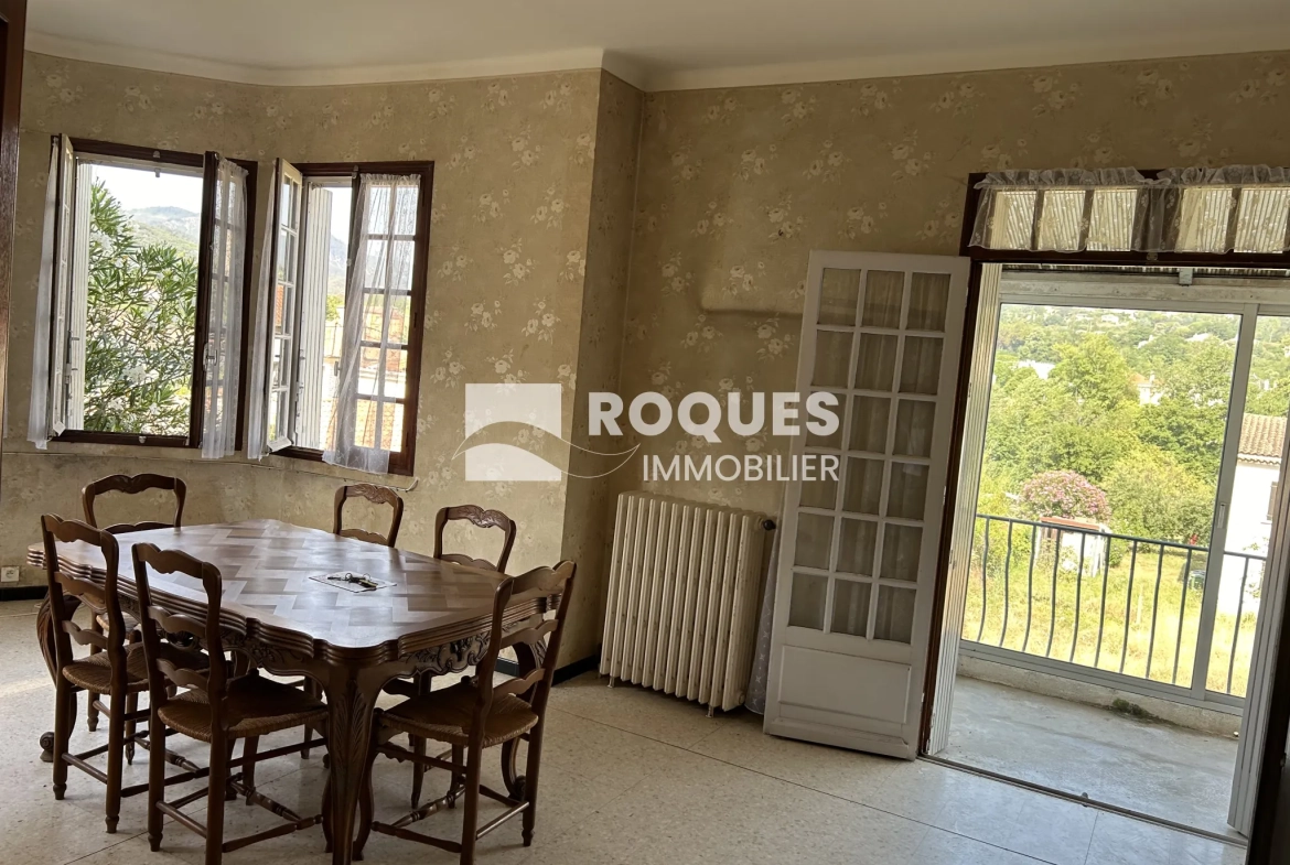 Maison à vendre de 132 m² avec terrain à Lodève, idéale pour rénovation 