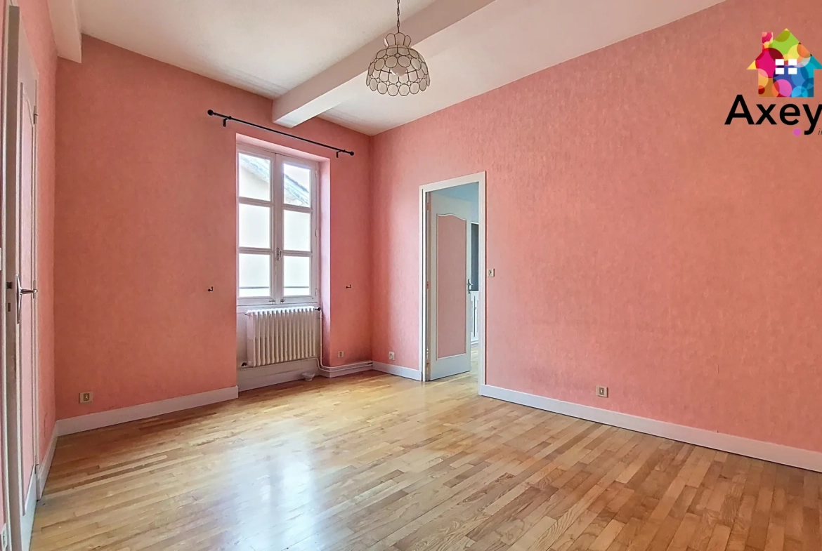 Immeuble à rénover avec potentiel d'aménagement au cœur de Charlieu 