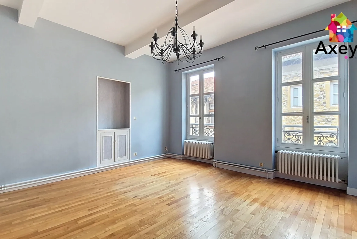 Immeuble à rénover avec potentiel d'aménagement au cœur de Charlieu 