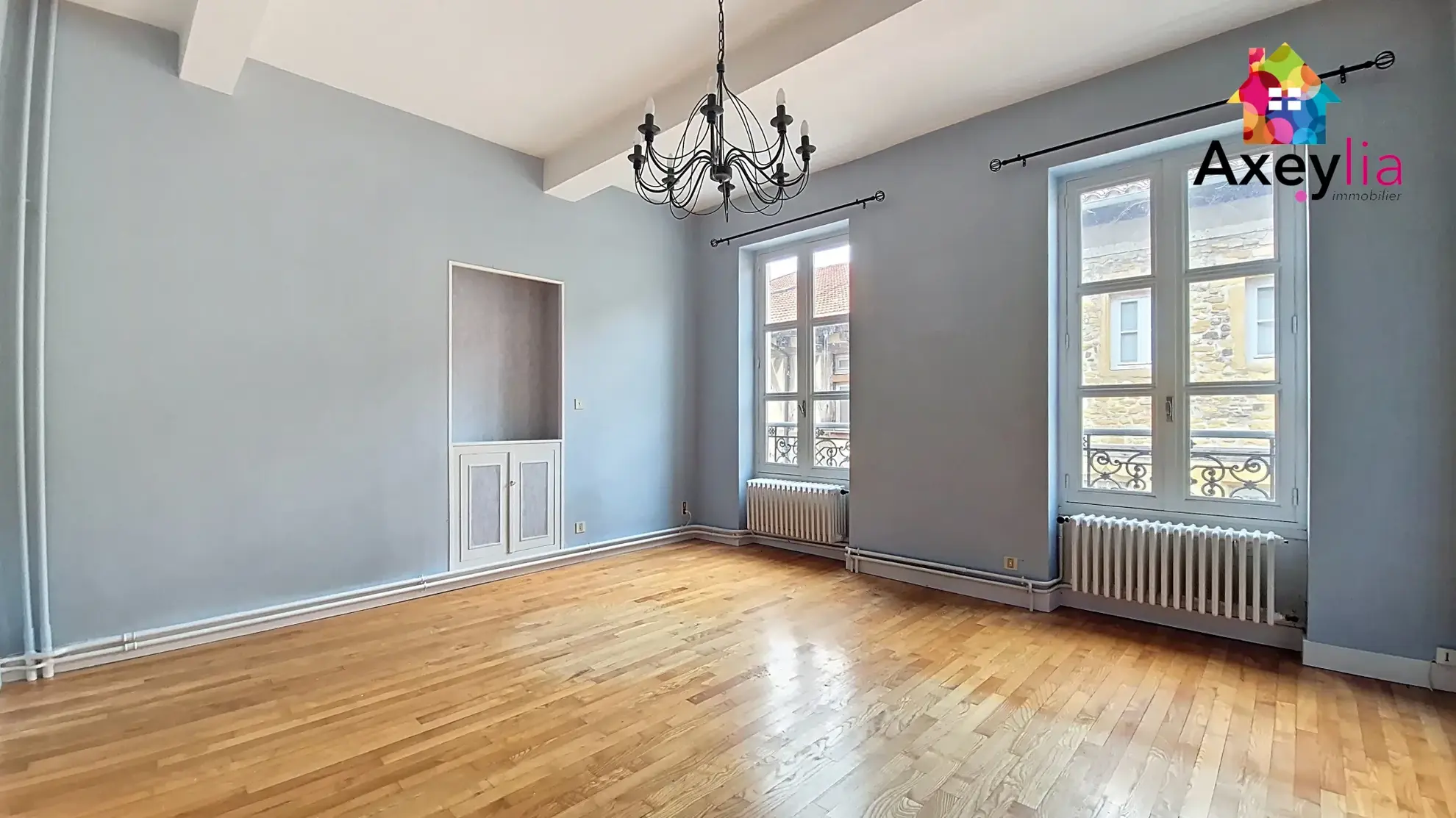 Immeuble à rénover avec potentiel d'aménagement au cœur de Charlieu 