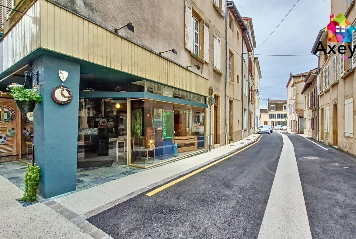 Immeuble à rénover avec potentiel d'aménagement au cœur de Charlieu 