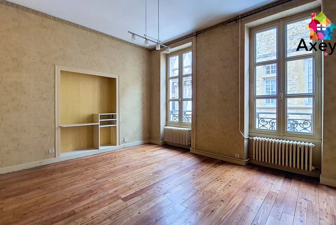 Immeuble à rénover avec potentiel d'aménagement au cœur de Charlieu 