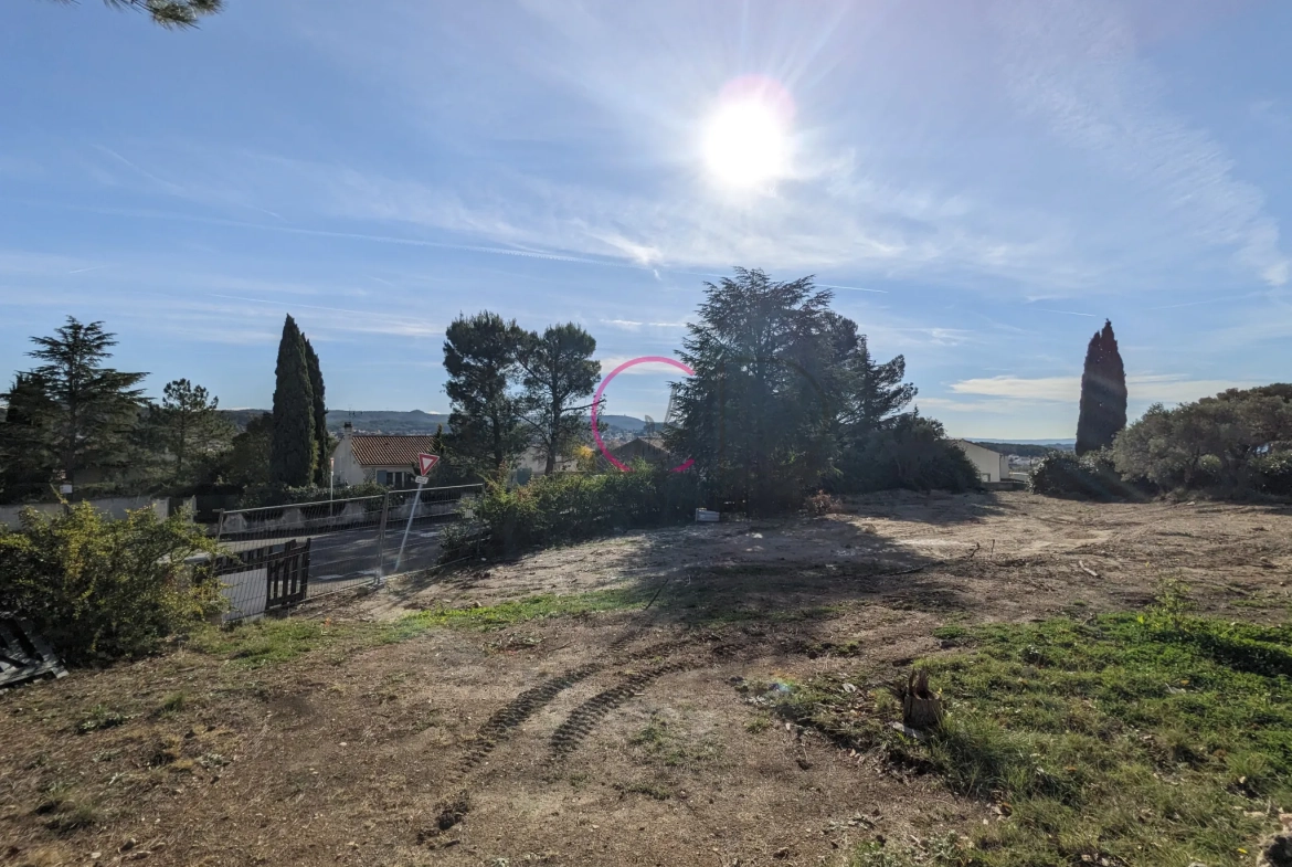 Terrain à vendre de 455 m² à Velaux avec vue dégagée dans secteur familial 