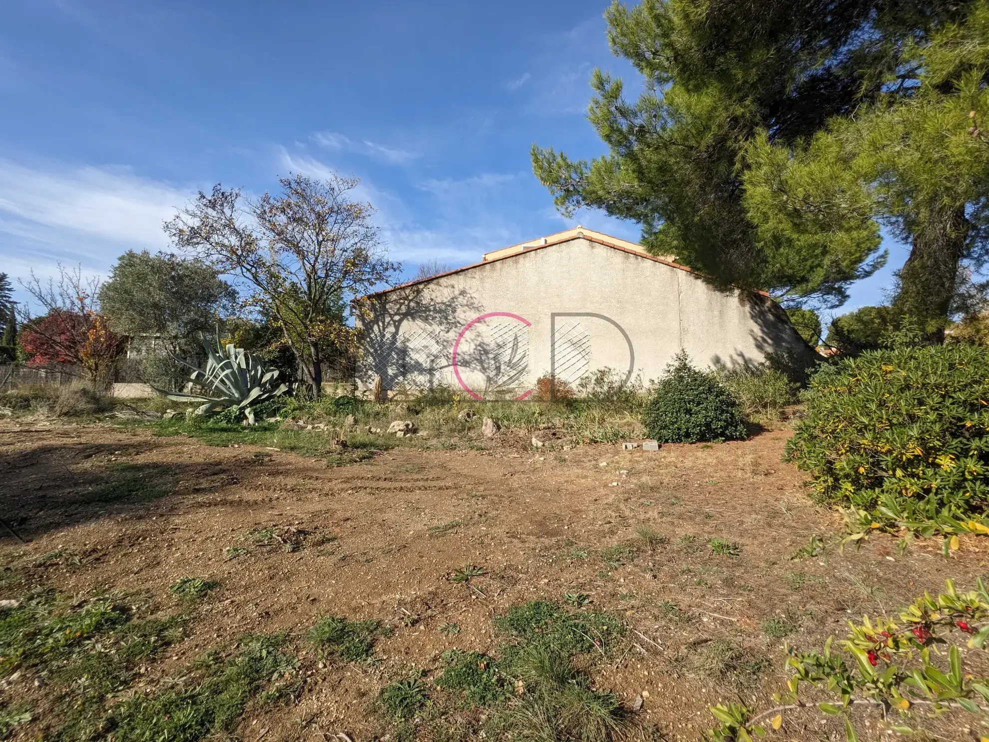 Terrain à vendre de 455 m² à Velaux avec vue dégagée dans secteur familial 