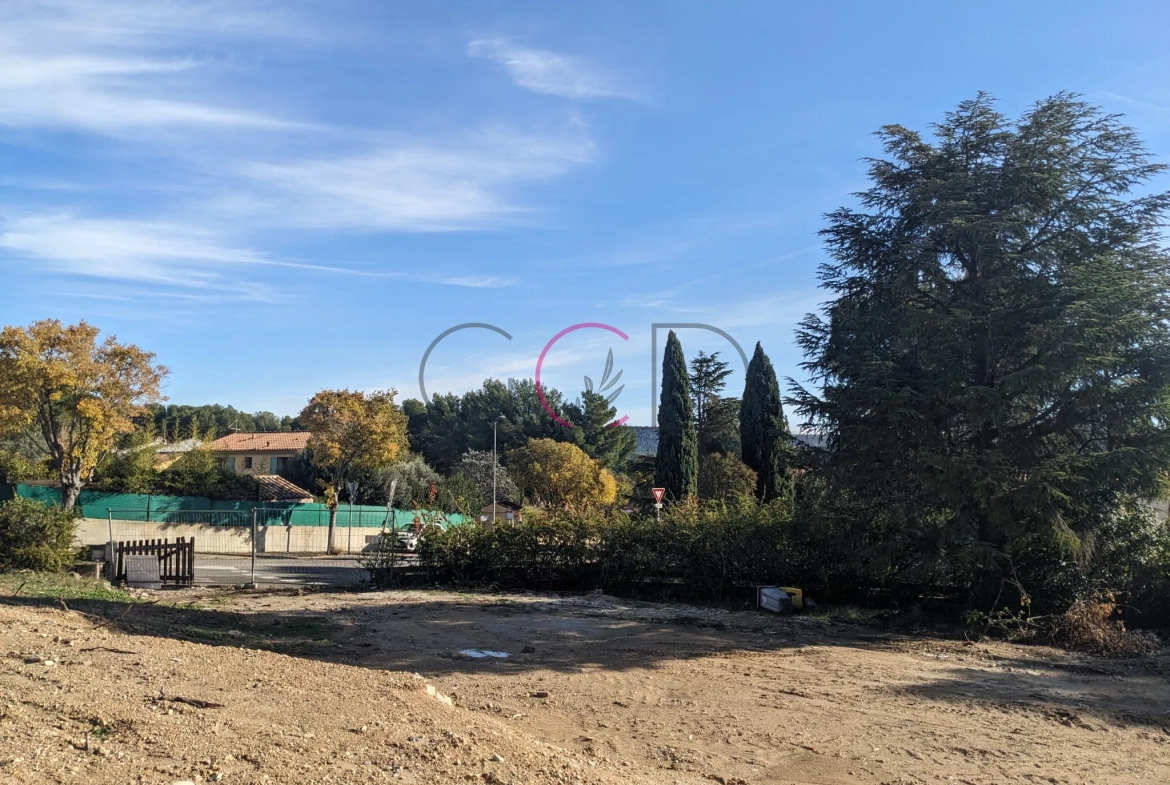 Terrain à vendre de 455 m² à Velaux avec vue dégagée dans secteur familial 