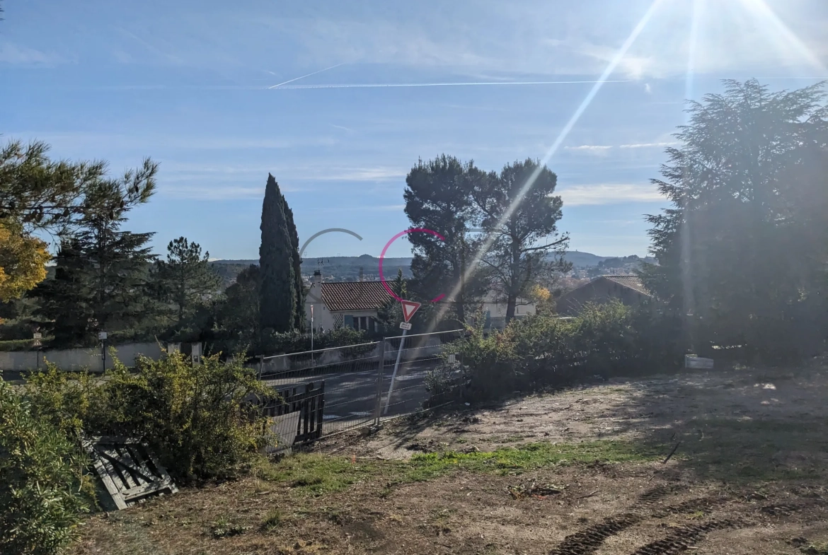 Terrain à vendre de 455 m² à Velaux avec vue dégagée dans secteur familial 