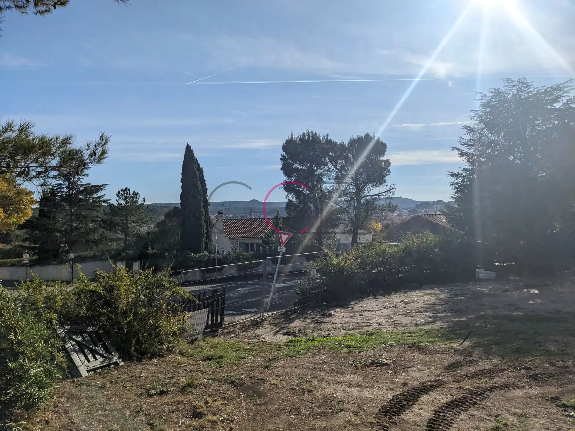 Terrain à vendre de 455 m² à Velaux avec vue dégagée dans secteur familial 