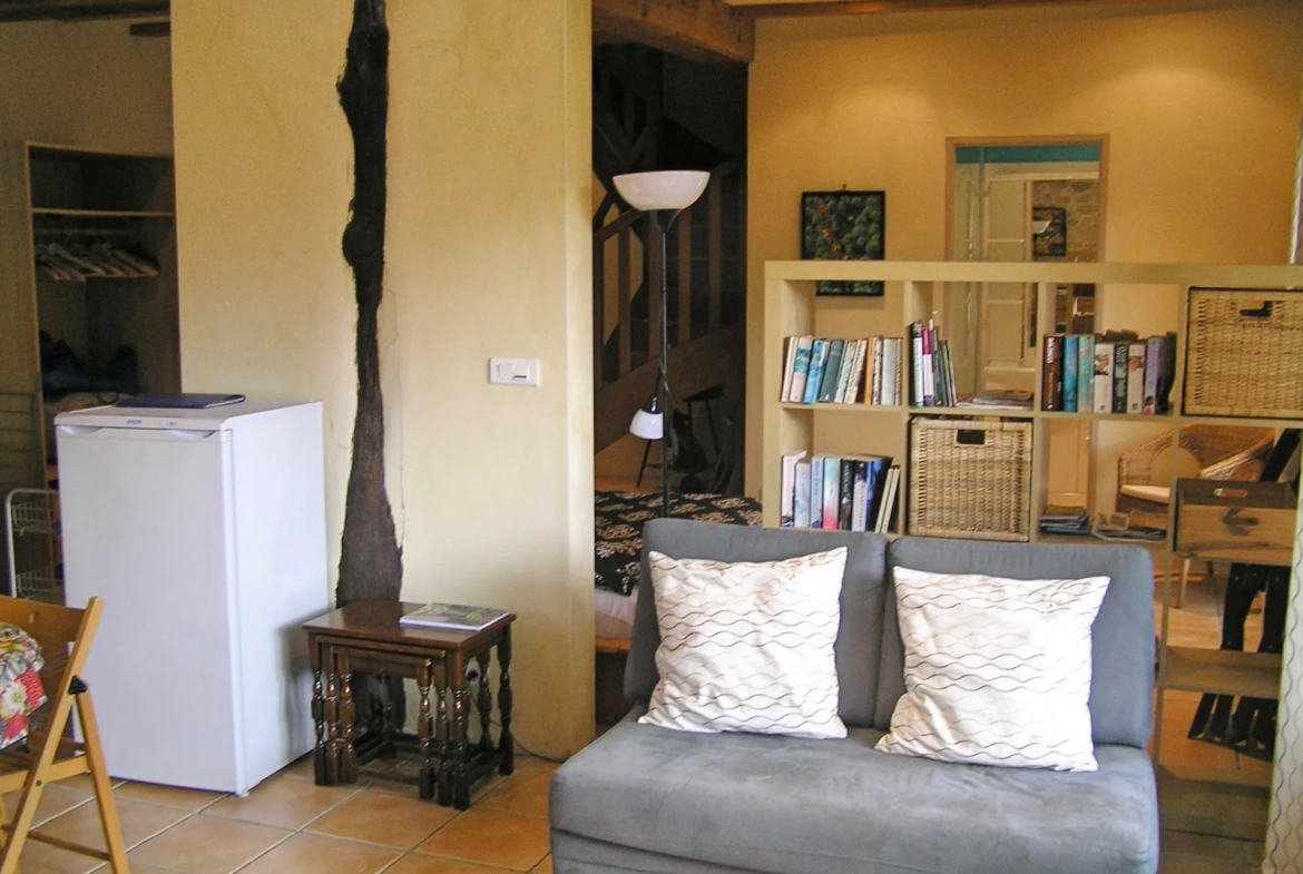 Maison en pierre avec gîte, piscine et grand jardin à Minzac 24610 