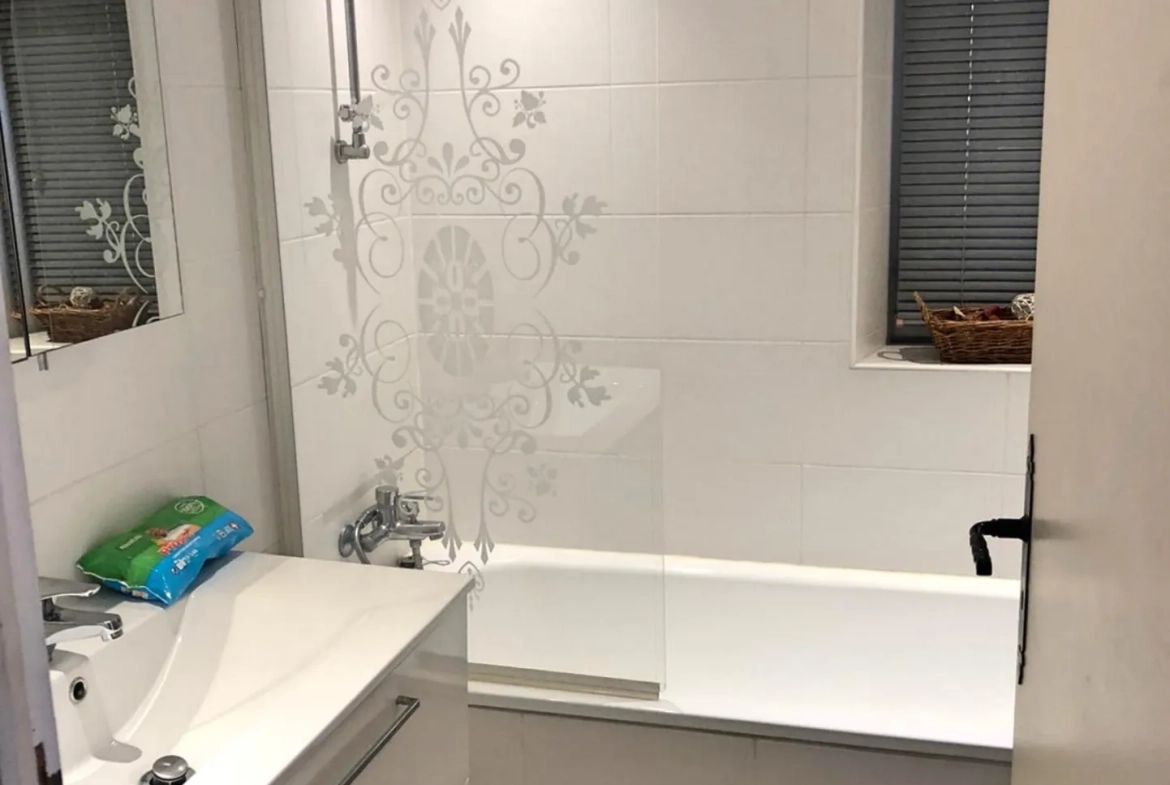 Maison en pierre avec gîte, piscine et grand jardin à Minzac 24610 