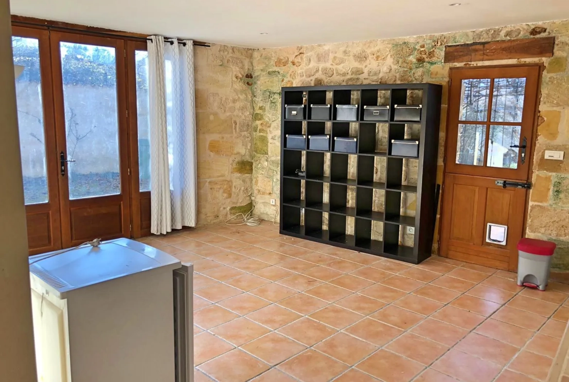 Maison en pierre avec gîte, piscine et grand jardin à Minzac 24610 