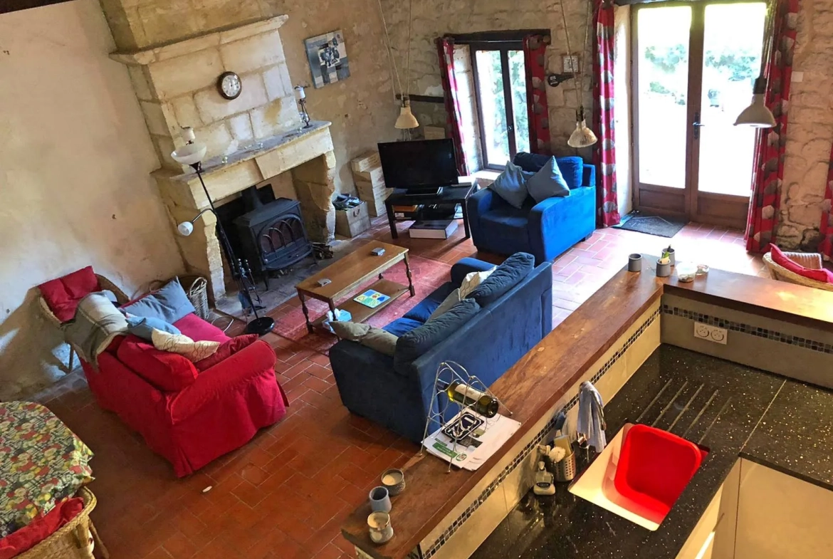 Maison en pierre avec gîte, piscine et grand jardin à Minzac 24610 