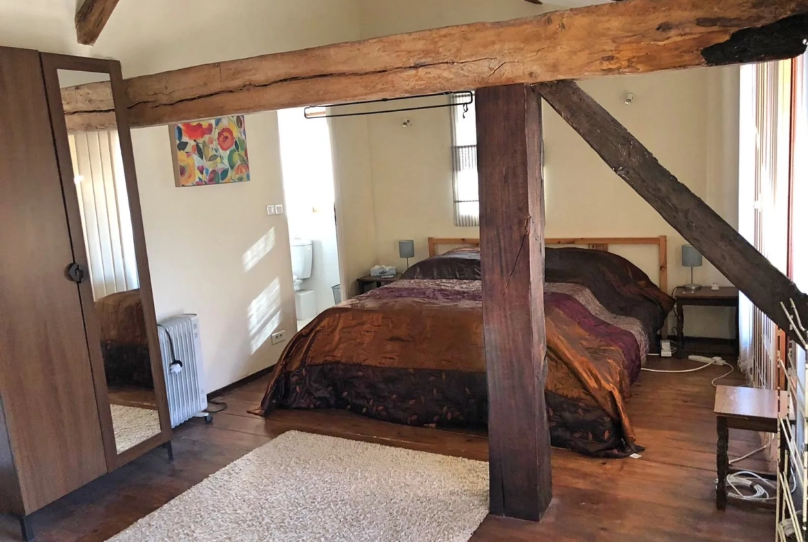 Maison en pierre avec gîte, piscine et grand jardin à Minzac 24610 