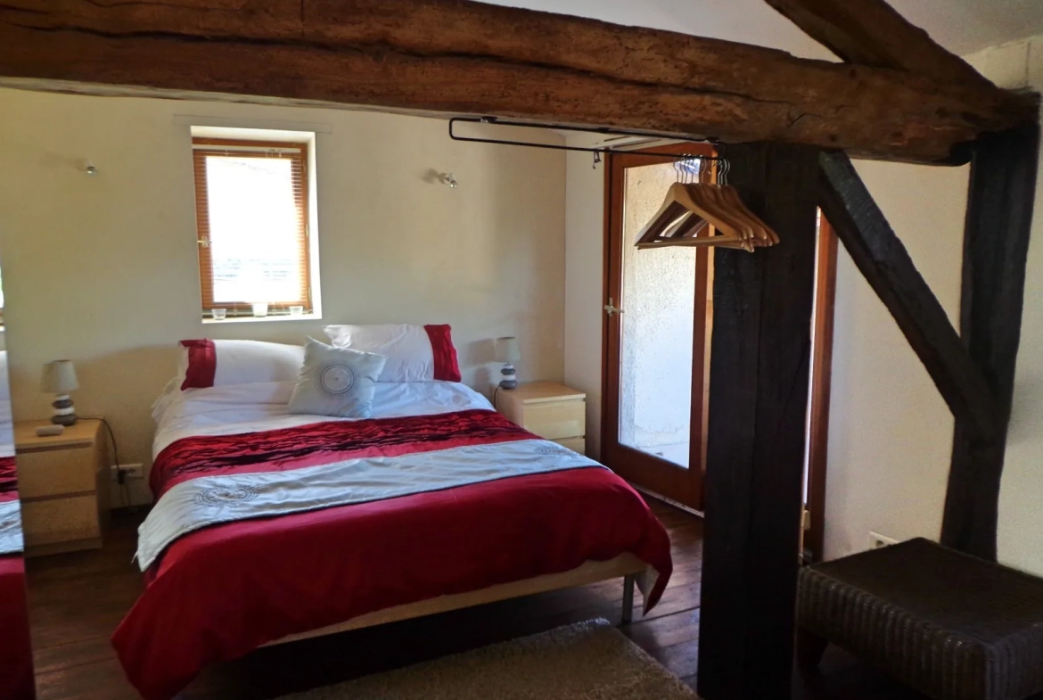 Maison en pierre avec gîte, piscine et grand jardin à Minzac 24610 