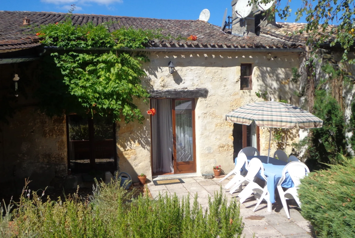 Maison en pierre avec gîte, piscine et grand jardin à Minzac 24610 