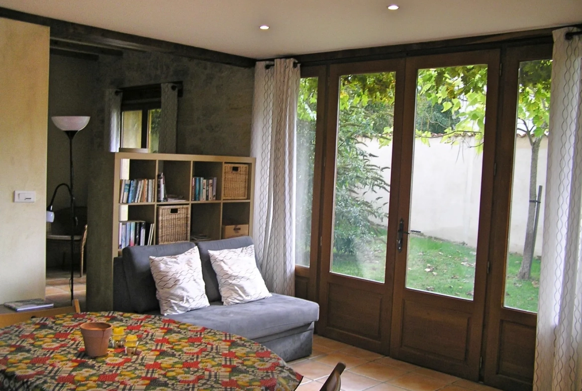 Maison en pierre avec gîte, piscine et grand jardin à Minzac 24610 
