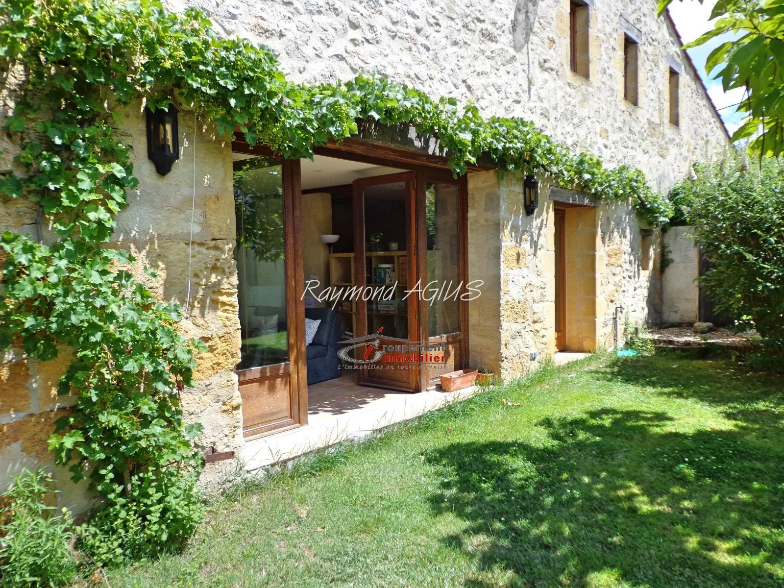Maison en pierre avec gîte, piscine et grand jardin à Minzac 24610 