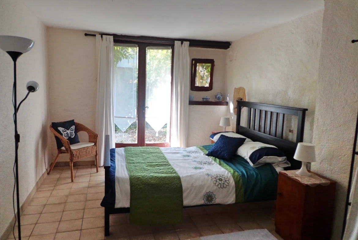Maison en pierre avec gîte, piscine et grand jardin à Minzac 24610 