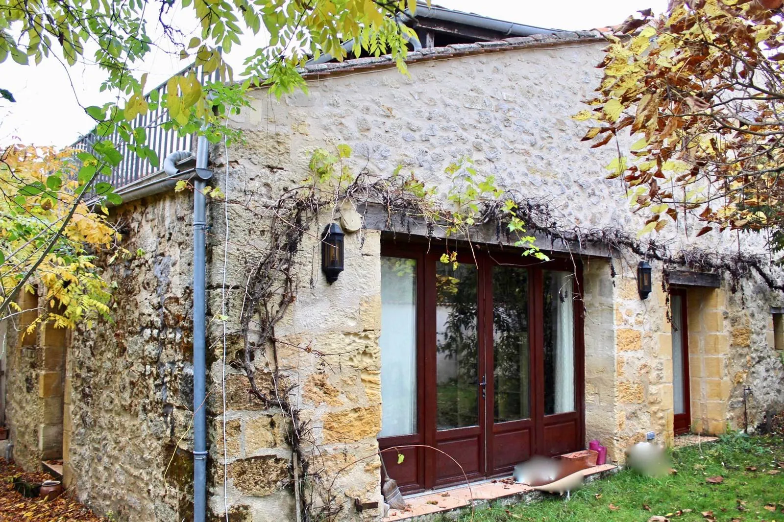 Maison en pierre avec gîte, piscine et grand jardin à Minzac 24610 