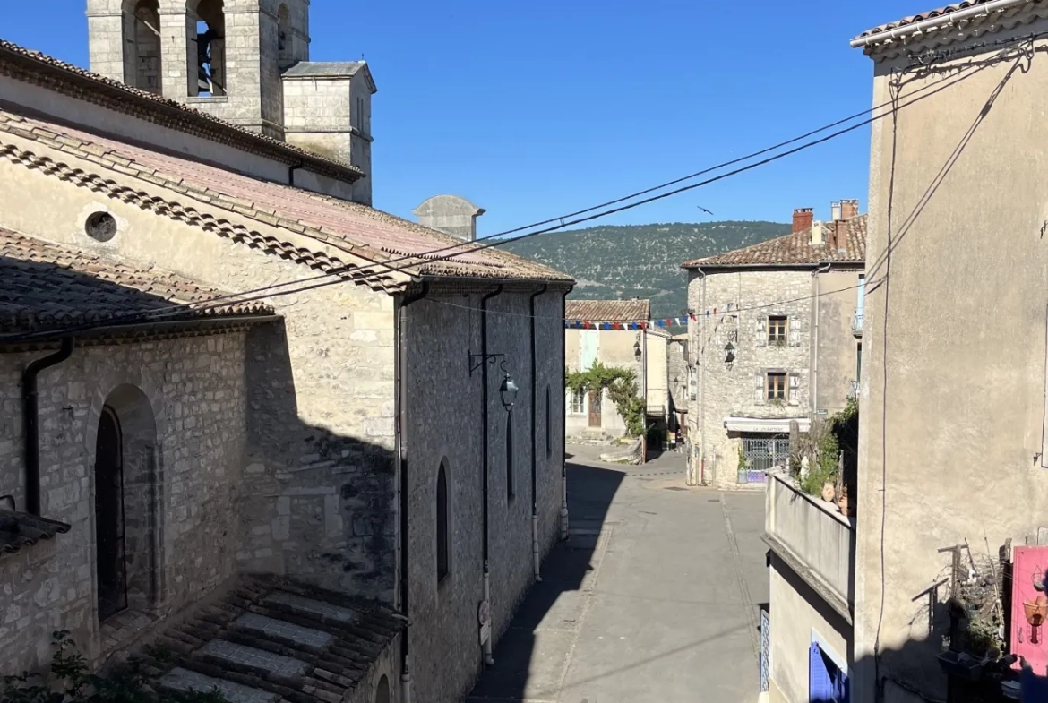 Immeuble à vendre à Sault avec fort potentiel locatif près du Mont Ventoux 