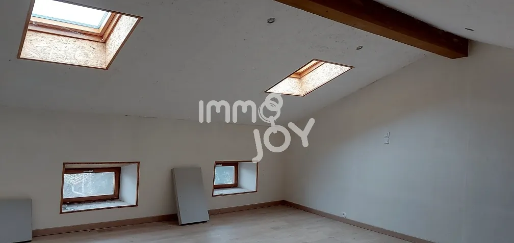 Maison de village rénovée avec grange de 140 m² à Durbin-sur-Arize 