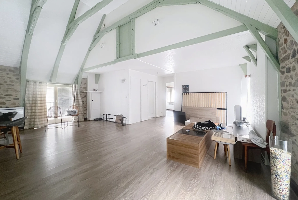 Immeuble résidentiel avec 2 appartements et garage au centre d'Argentat 
