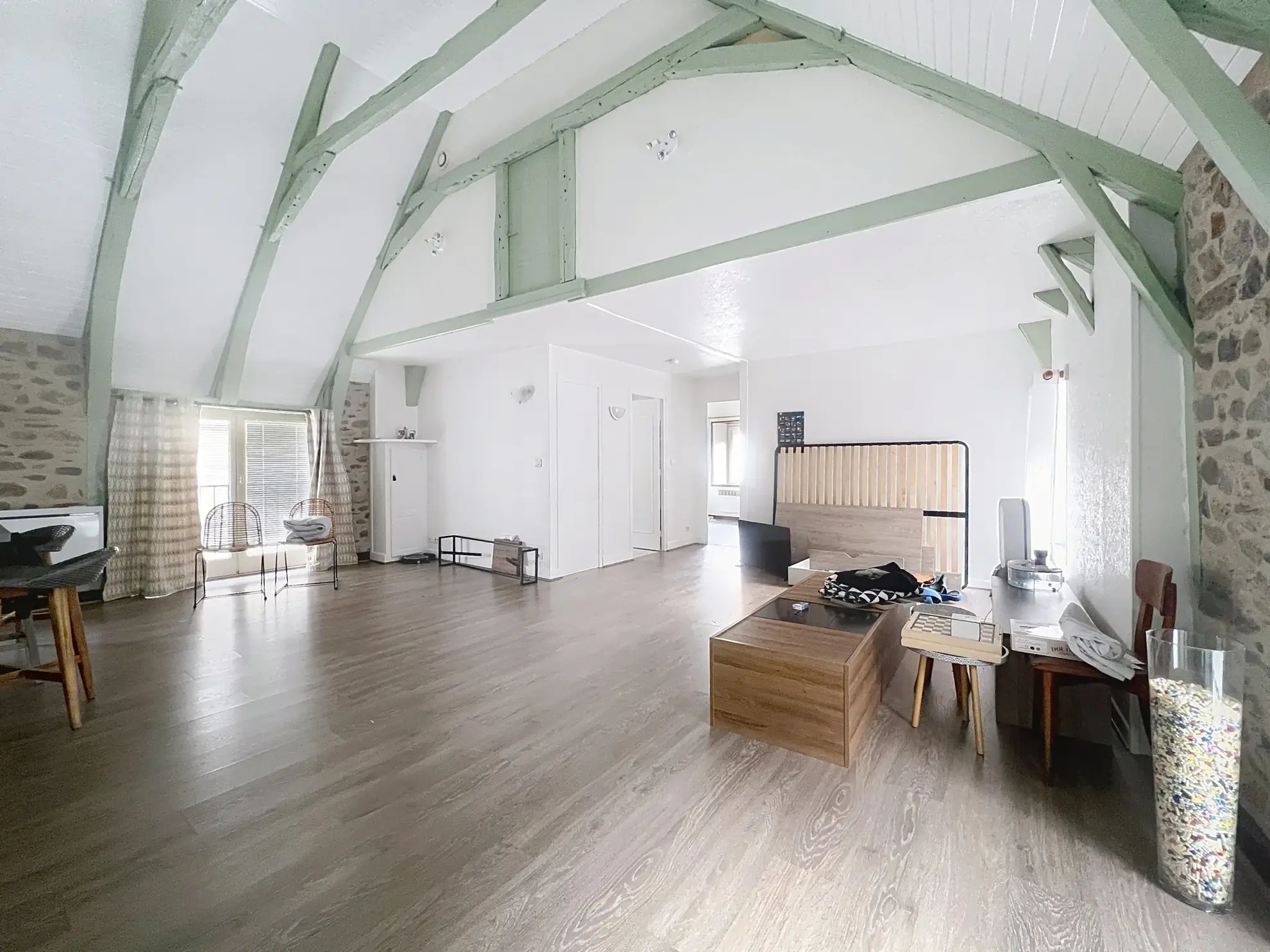 Immeuble résidentiel avec 2 appartements et garage au centre d'Argentat 
